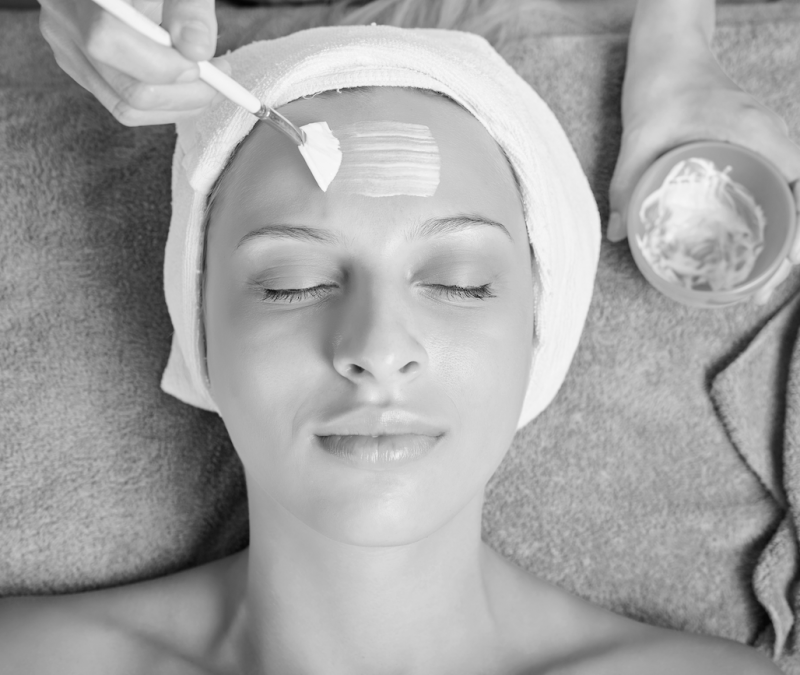 Beautician-applying-face-mask-459547 Beautician-applying-face-mask-459547